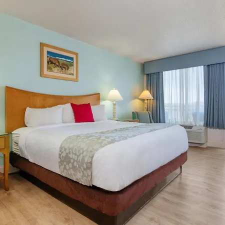 Ramada Plaza By Wyndham Nags Head Oceanfront-3