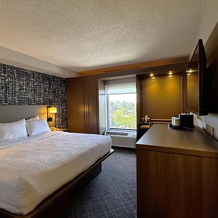 Pittsburgh Airport Inn And Suites-3