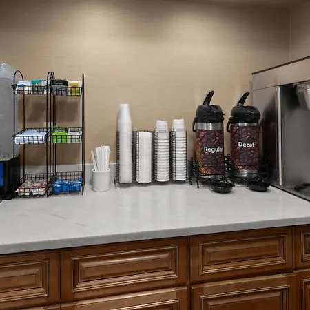 Wingate By Wyndham Utica-2