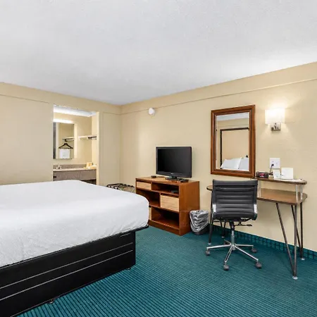 Super 8 By Wyndham Lantana West Palm Beach-3