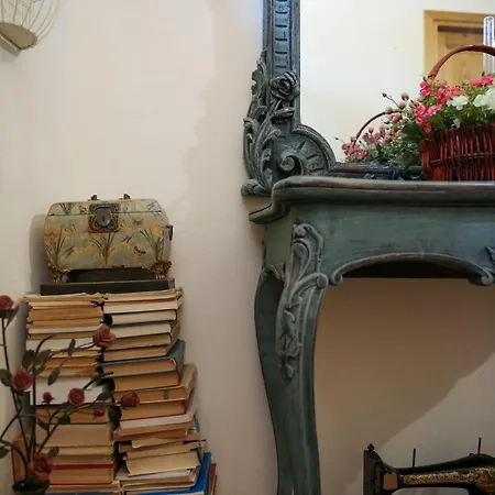 Vintage Art Rooms-2