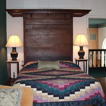 Lundeen Inn Of The Arts-3