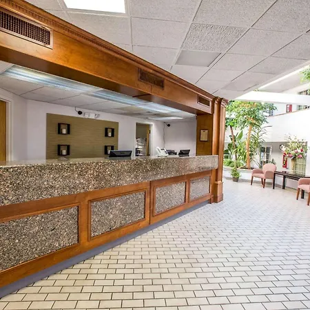 Greeneville Inn And Suites-3