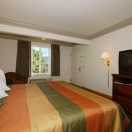 Cloverdale Wine Country Inn & Suites-3