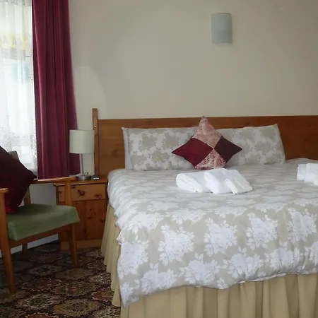 Whitehall Guest House-3
