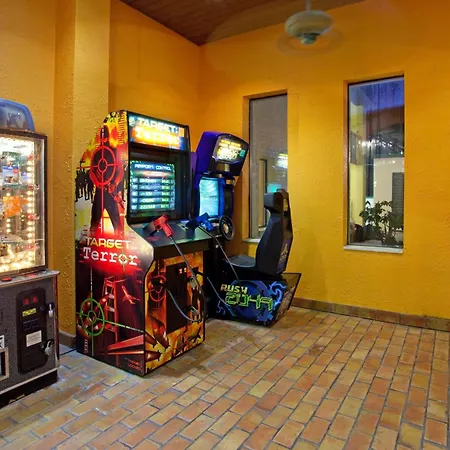 Ramada By Wyndham Indiana-3