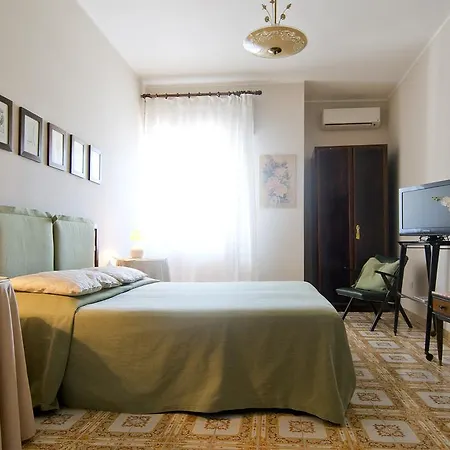Mimi Rooms-3