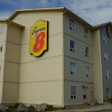 Super 8 By Wyndham Yellowknife-3