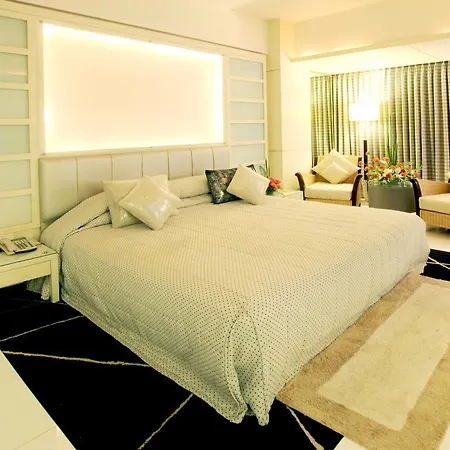 Peninsula Grand-3