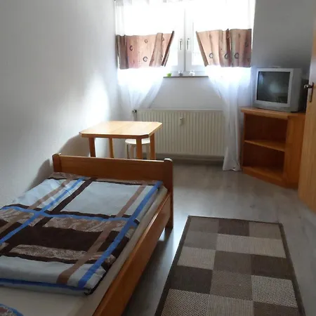 Rael-Boardinghouse-2