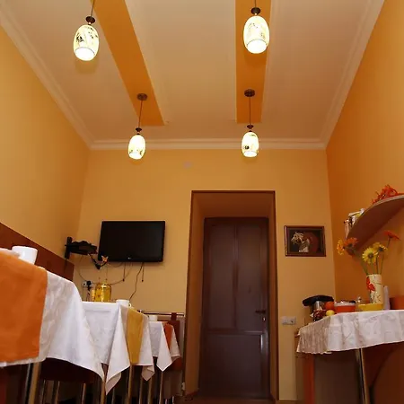 Azoyan Guest House-2