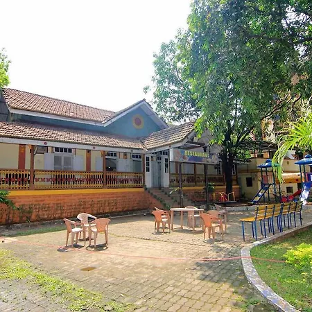 Fabhotel Royal Park-2