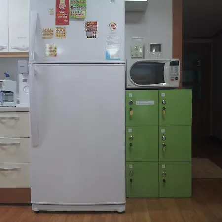 Happytree Guesthouse-2