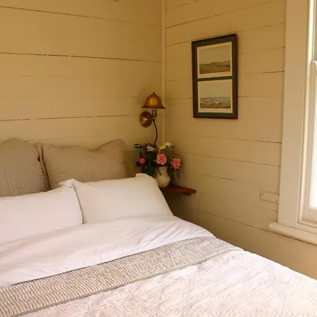Bluff Hill Bed & Breakfast-3