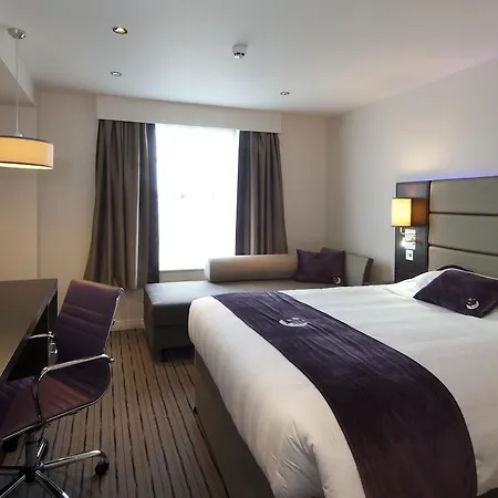 Premier Inn Fleet-2