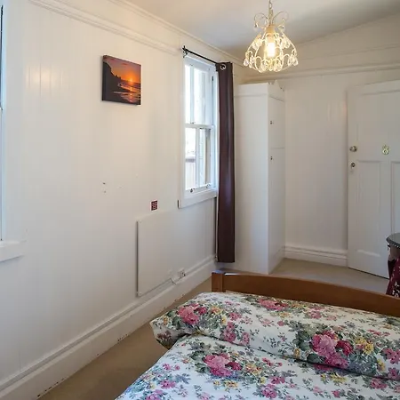 Fellworth House For Solo Travellers-3