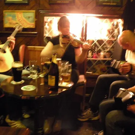Buggle'S Pub And Accommodation-3