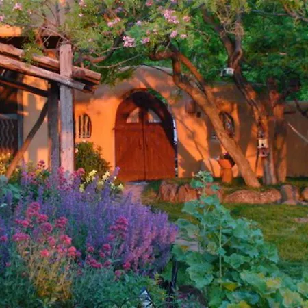 Old Taos Guesthouse B&B-3
