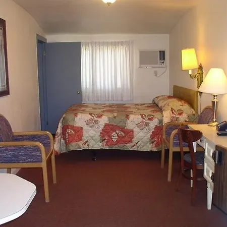 Hacienda Motel-2