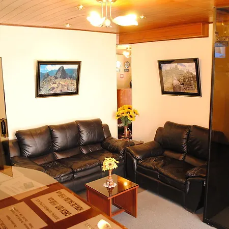 Hostal Alfredo's Palace-3