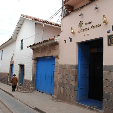 Hostal Alfredo'S Palace-3