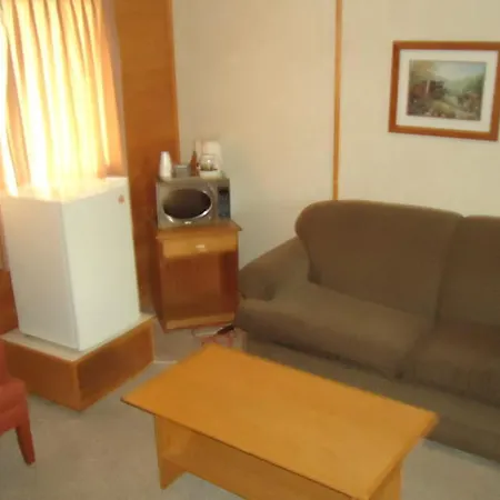 Dreamland Motel-3