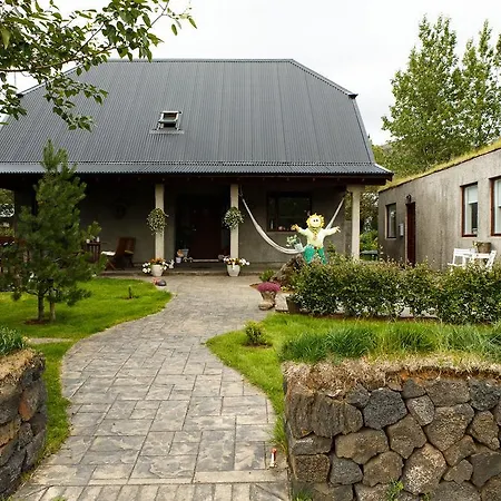 Varmi Guesthouse Apartments & Rooms-2