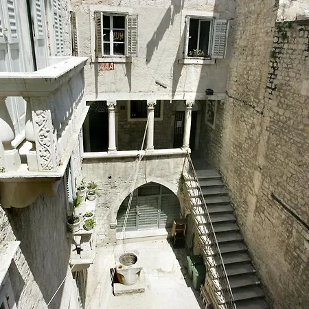 Palace Augubio-3