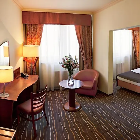 Family Hotel Bila Labut-3