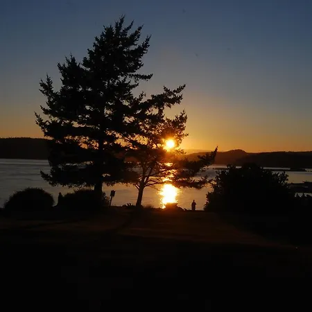 La Conner Camping Resort Beach Cabin 1-3