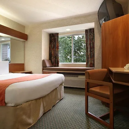 Microtel Inn & Suites By Wyndham Brunswick-2