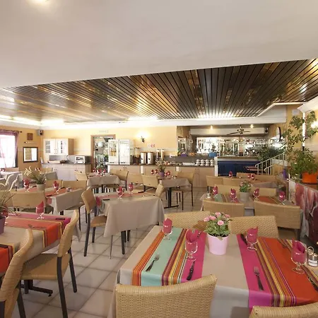 Hôtel La Croix de Malte-3
