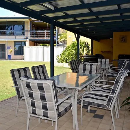 Longbeach Apartments-3