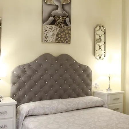 Hostal Flor De Lis- Lojo-2