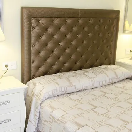 Hostal Flor De Lis- Lojo-3
