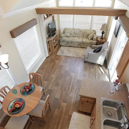 Lake Magic Loft Cottage 11-2
