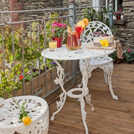 Windermere Boutique Hotel Spa Suites & Hot Tubs-3