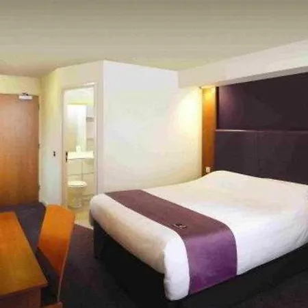 Premier Inn Manchester Airport Runger Lane South-2