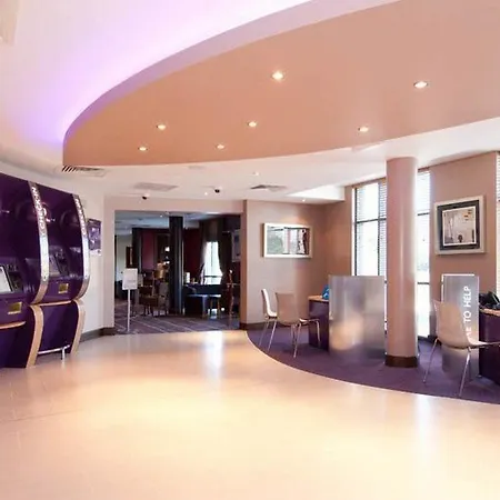 Premier Inn London Gatwick Manor Royal-2