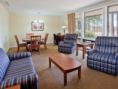 Ihg Army Normandy House And Carolina Inn-2