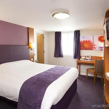 Premier Inn Birmingham-3