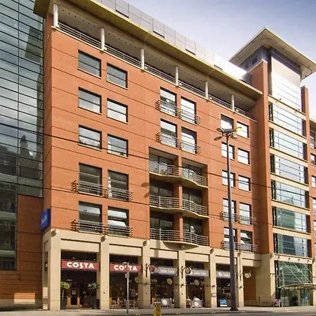 Premier Inn Manchester Central-3