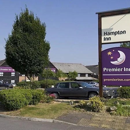 Premier Inn Salisbury North Bishopdown-2