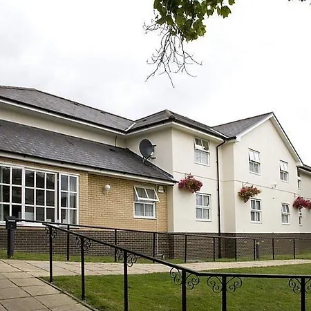 Premier Inn Epsom Central-2