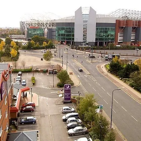Premier Inn Manchester Old Trafford-2