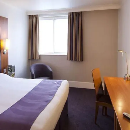 Premier Inn Tamworth Central-2