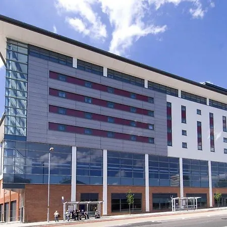 Premier Inn Coventry City Centre - Belgrade Plaza-3