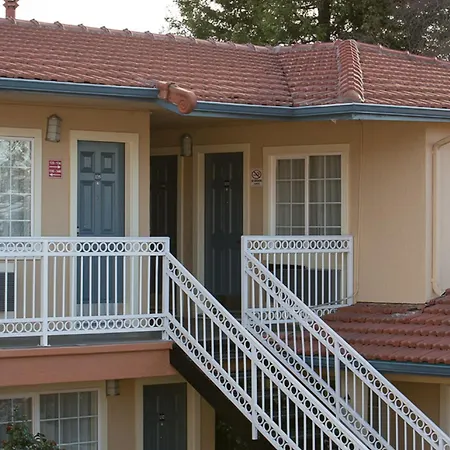 Howard Johnson By Wyndham Berkeley-2