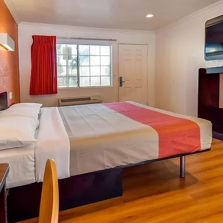 Motel 6 Garden Grove-2