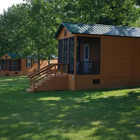 Plymouth Rock Camping Resort Deluxe Cabin 15-3